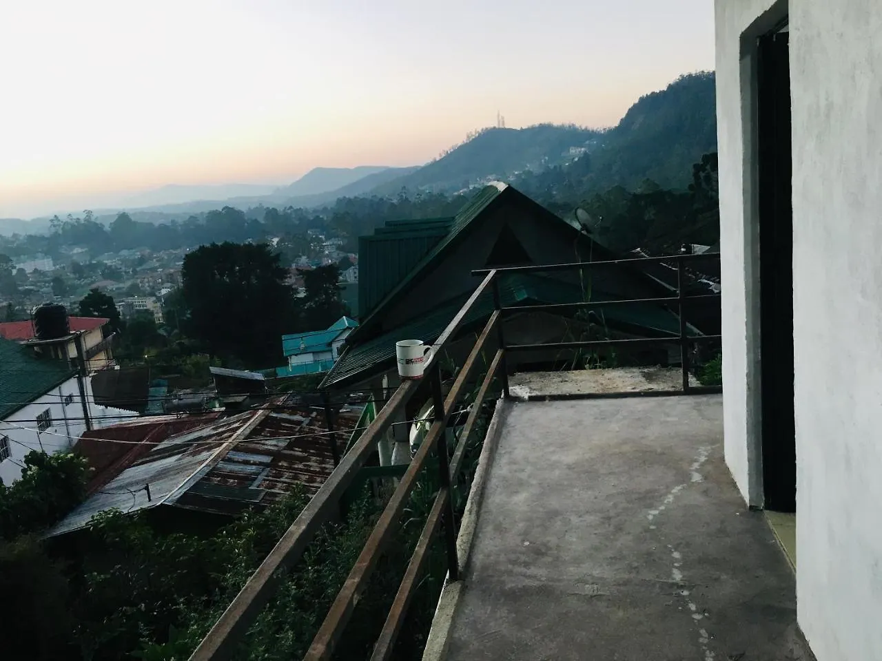 Bed & Breakfast Bed and Breakfast Golden King Guest Nuwara Eliya Sri Lanka