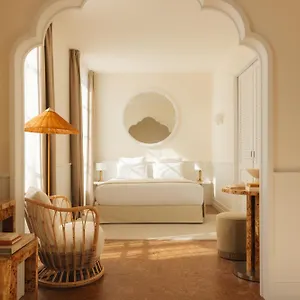 https://lilou.fr-provencehotel.com